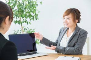 会社設立手続き自分でする？依頼する？　徹底比較！