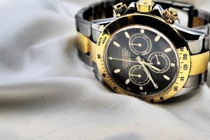 腕時計は経費で買える？購入した場合の計上方法や注意点